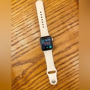 Apple Watch Series 4 - SOLD